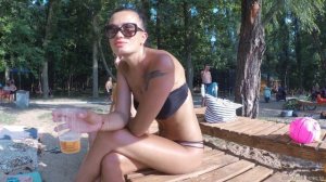 Девушка из Греции на летнем пляже