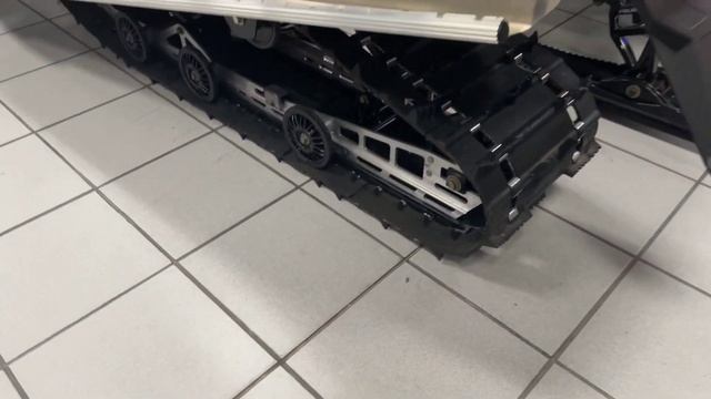 2023 Polaris 550 Indy LXT 144 ES смотреть онлайн