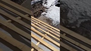 Как стелить метал на кровлю шатровая кровля стропильная система крыши утепление ската крыши