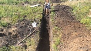 Копка траншеи под фундамент в одну лопату