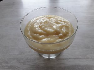 Молочный соус к творожным запеканкам и сырникам.