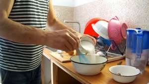 Шарлотка с яблоками из перепелиных яиц