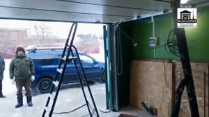 Как вам зеленые ворота в гараж? В Елабуге смонтировали  зеленые ворота Алютех с проводом д600.