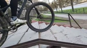 Лестница вверх. Stairs up, cycle slow motion.