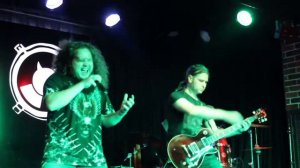 Последний бронепоезд, Попал