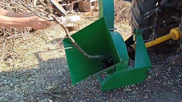 Щепорез на ВОМ трактора смотреть онлайн