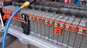 Чистка батарей Тойота Приус 20. Batteriereinigung Toyota Prius