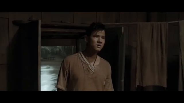 Ему надо посмотреть между ног, чтобы обнаружить призрака смотреть онлайн