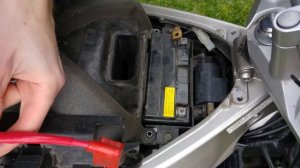 Yamaha FZ6 N 2004 Battery Istallation / Replace