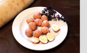 Яйца перепелиные маринованные с базиликом!