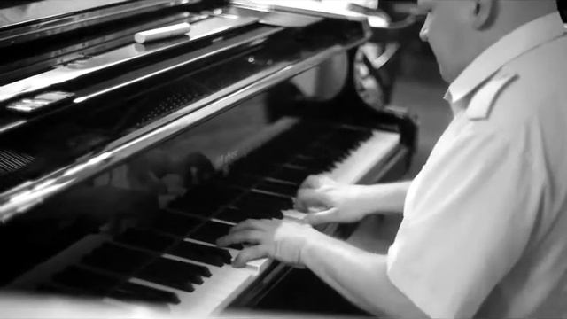 пианист в Da Pino смотреть онлайн