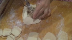 КАК СДЕЛАТЬ  САМСЫ В ДОМАШНИХ УСЛОВИЯХ , ПРОСТОЙ И НЕДОРОГОЙ РЕЦЕПТ.