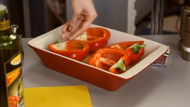 Запеченые перцы с помидорами и грибами