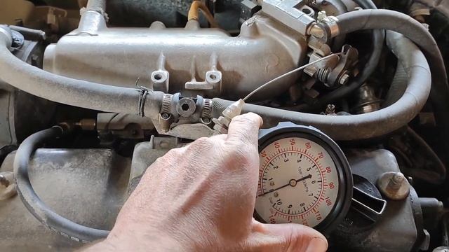 Неисправный регулятор давления топлива.
