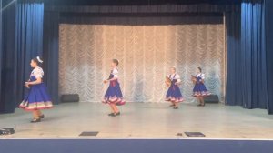 Народный танец с балалайками