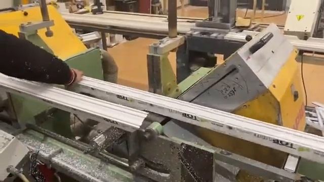 RAPID DGS 200 Двухголовочная пила для резки профилей из ПВХ и алюминия смотреть онлайн