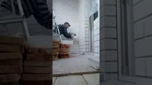 покраска кирпича на балконе.краскопульт зубр