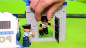 Коллекция строительных блоков и транспортных средств