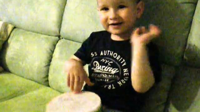Lil Kid on Tambourine смотреть онлайн