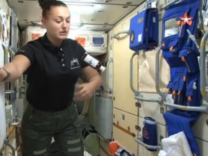 Вот что происходит (Экскурсия по МКС от космонавта Елены Серовой) [2015, Документальный