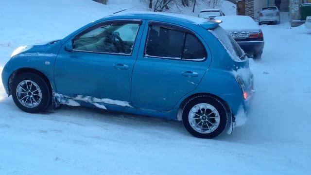Nissan March E4wd
