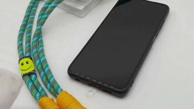 Цветной Шнурок с Универсальным Держателем для Телефона 115 см смотреть онлайн