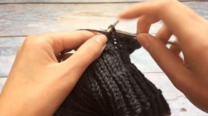 Вязаная шапка спицами// Шапка для мальчика