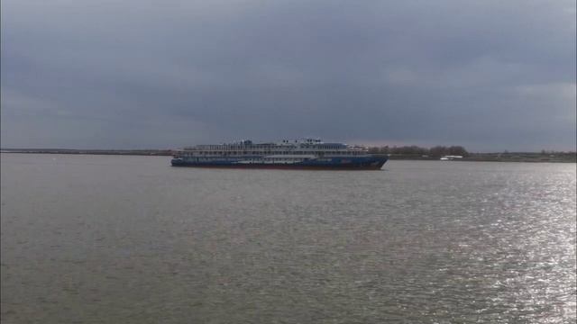 Пассажирский теплоход Северная сказка. Ханты-мансийск смотреть онлайн