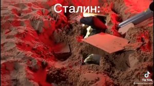 Луди топчут флаг СССР :Сталин