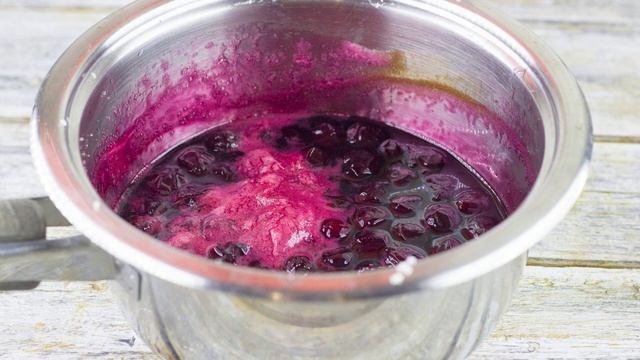 Варенье из вишни с косточкой пятиминутка - самый простой рецепт приготовления вишневого варенья!