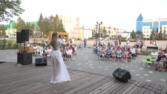 Медицинских работников Нурлата чествовали в сквере «Театральный» смотреть онлайн