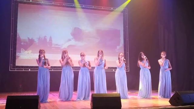 Смешанный ансамбль вокально-хоровой студии "Созвездие". Песня "Берегите родных" смотреть онлайн