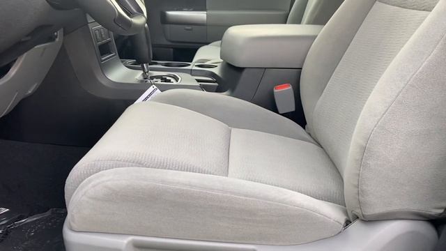 2022 Toyota Sequoia SR5 смотреть онлайн