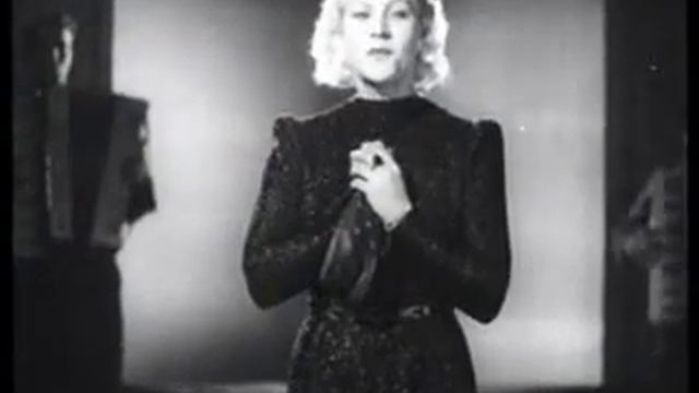 Klavdia Shulzenko sings a song "Siniy platochek" (Синий платочек) смотреть онлайн