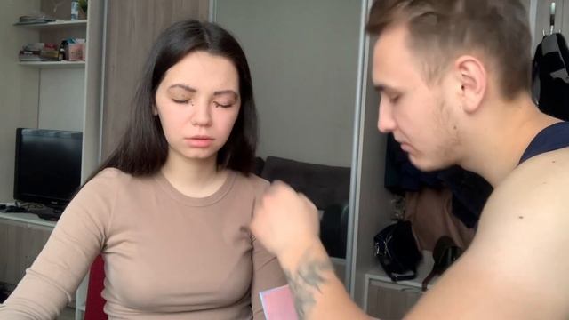 МОЙ ПАРЕНЬ ДЕЛАЕТ МНЕ МАКИЯЖ!!! смотреть онлайн
