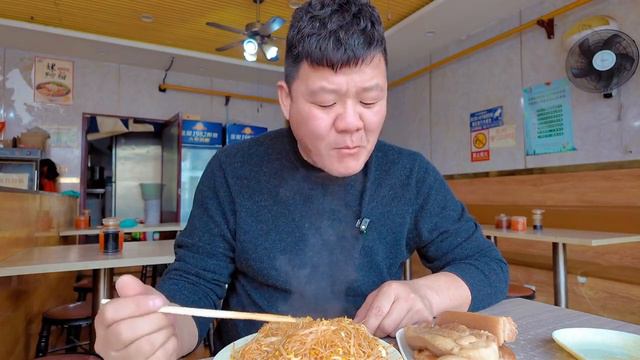 开工4趟完美收官，沙县大酒店小庆祝，大肉鸭腿炒粉安排上，带劲 смотреть онлайн