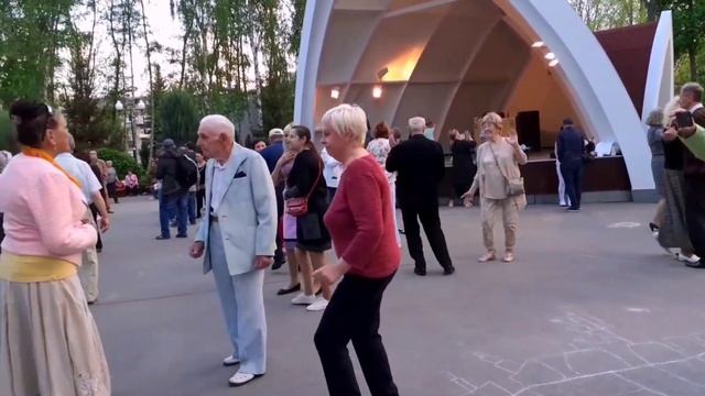 ПОДАРОК СУДЬБЫ! СЧАСТЛИВЫЕ МОМЕНТЫ ИЗ ПАРКА ГОРЬКОГО ХАРЬКОВ смотреть онлайн