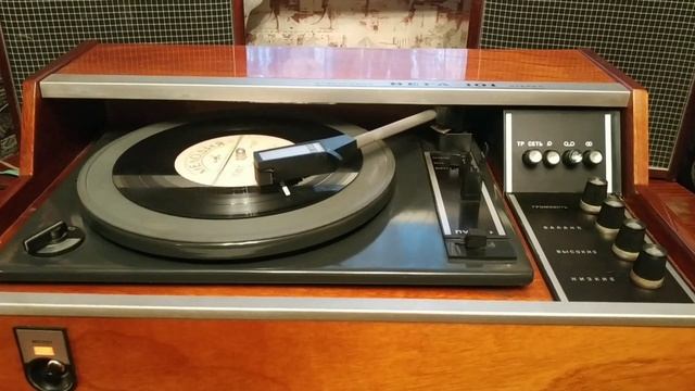 Поющие Гитары–Прекрасное Воскресенье/Соловей,Ансамбль Саши Суботы-Что Бабушке Мило/Воспоминание смотреть онлайн