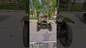 Выставка военных автомобилей времен Великой Отечественной войны в парке ВДНХ в Москве