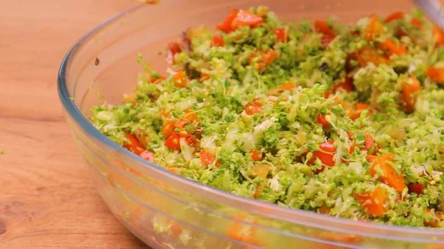 Ich reibe nur Brokkoli! Meine ganze Familie bittet mich immer wieder, dieses Rezept zu machen! смотреть онлайн