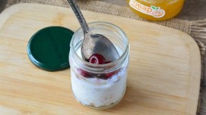 Ленивая овсянка с вишней и шоколадом