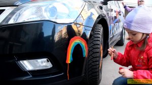 Дети украшают машину к празднику 9 мая. День победа, готов к параду на 9 мая. :)