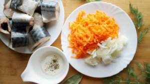 Скумбрия в банке в духовке запеченная с луком