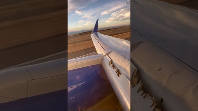 У Boeing 757-200 в полёте начало отрываться крыло