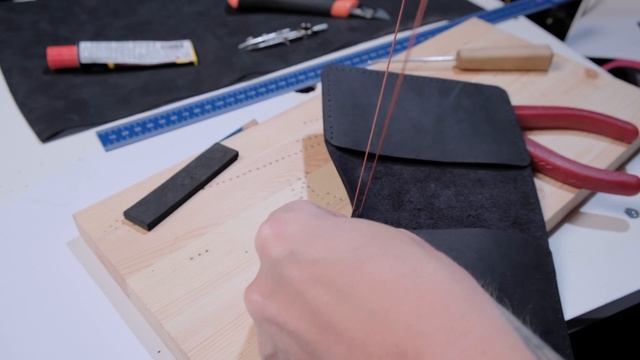 Простой кошелёк из кожи своими руками без специальных инструментов смотреть онлайн