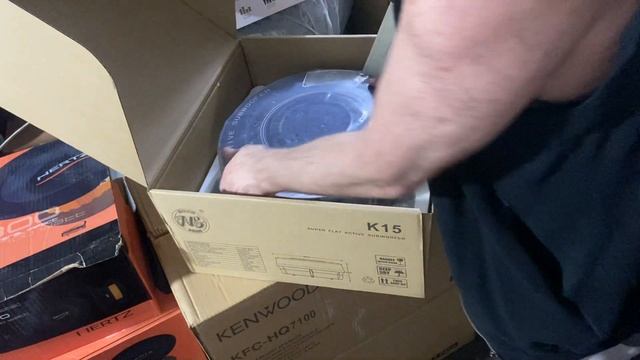 Сабвуфер в запаску 2х20см? смотреть онлайн