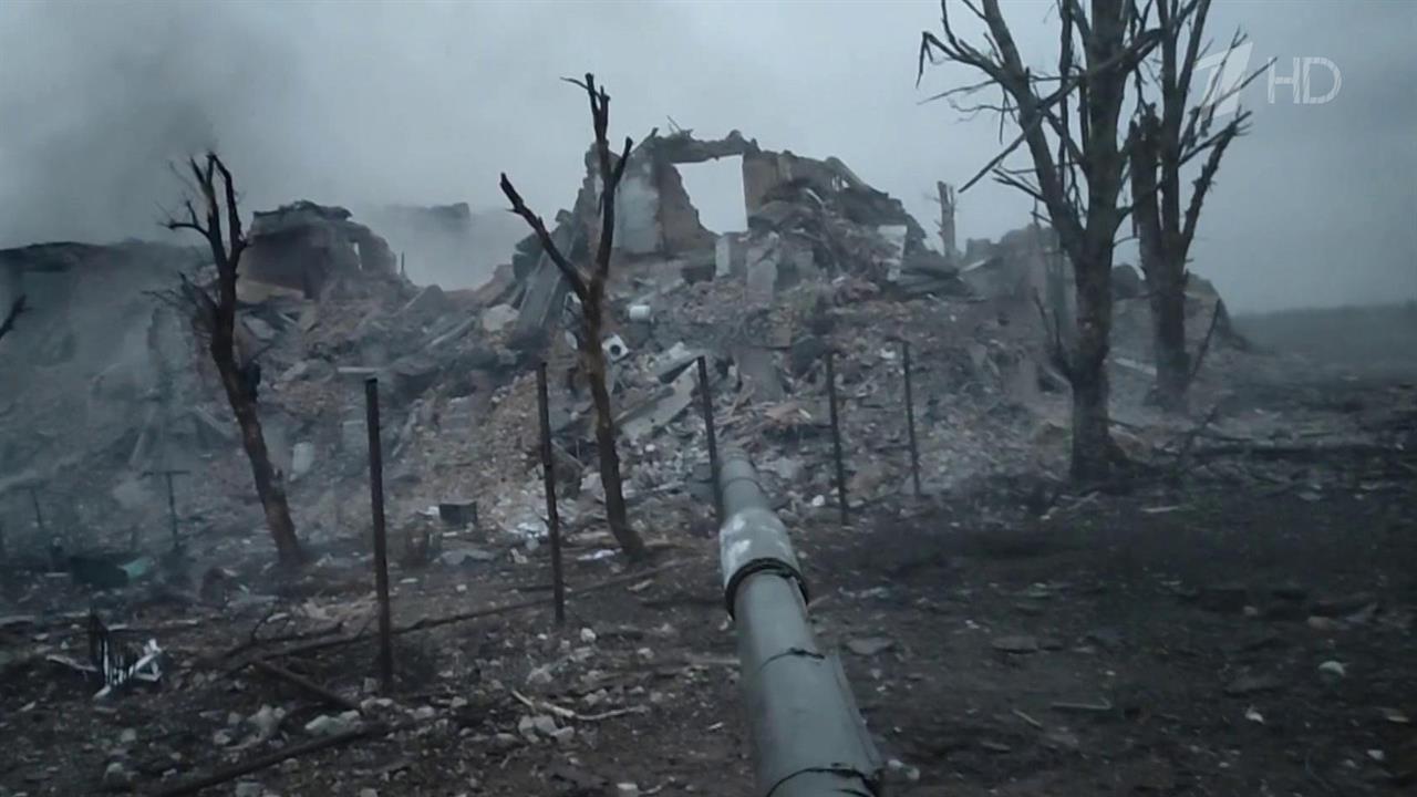 Видео с брони российских танков боев за Марьинку, превращенную в укрепрайон