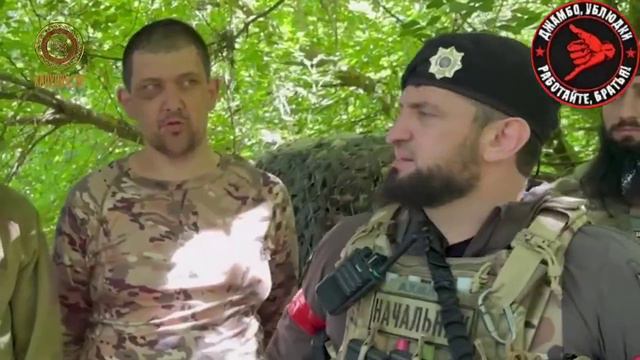 Парочка покоцаных боевиков в плену у спецподразделения Ахмат.