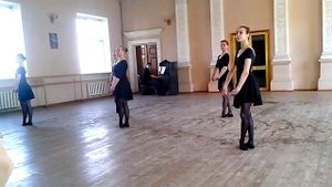 Урок классического танца - прыжок Pas Assamble (на середине)