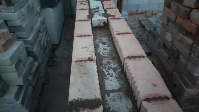 Кирпичная кладка центральной стены пятистенка. Вентканалы. Дымоход.